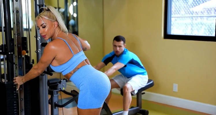 Curvy milf seduced young guy in gym